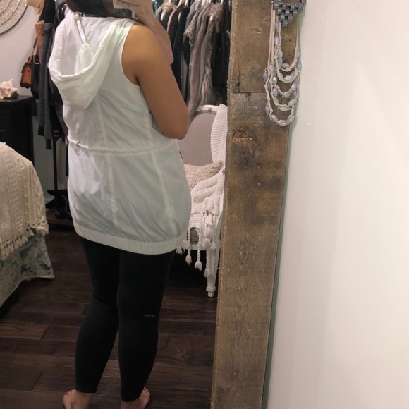 TOMMY Hilfiger Sport size large windbreaker jacket - Picture 3 of 11